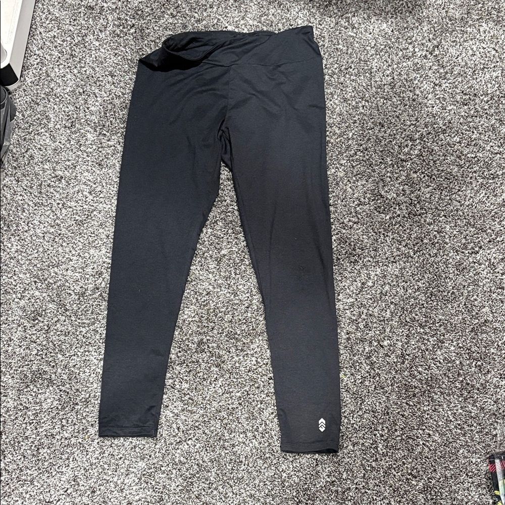 Free Country Classic Black womans  size med Leggings